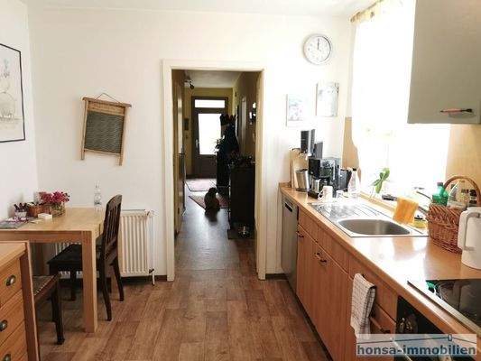 Küche mit Blick Richtung Flur