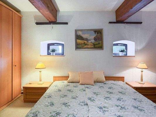 14. Schlafzimmer Einliegerwohnung.jpg