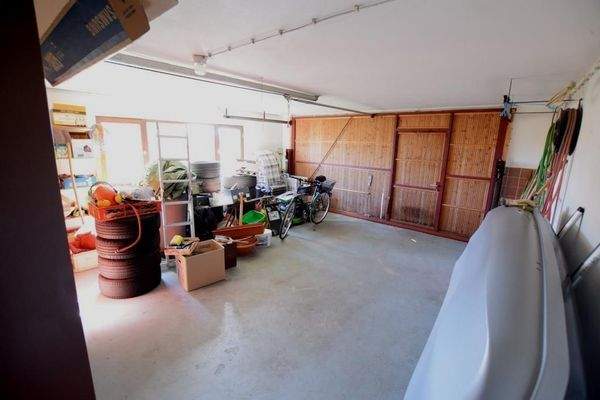 Helle Doppelgarage m. Heizung