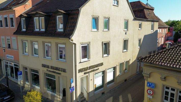 Wohn- &amp; Geschäftshaus