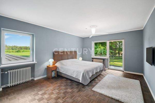 Wunderschönes Schlafzimmer mit Zugang zum Balkon