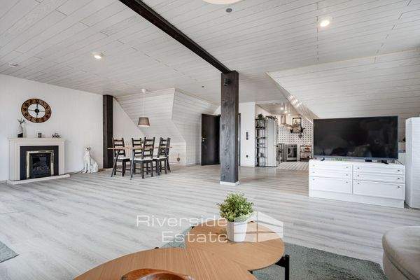 Offenes Wohnkonzept: Wohn- und Essbereich & Küche DG Maisonette-Wohnung 