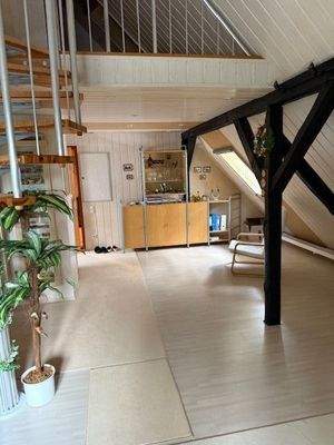 Helles Wohnzimmer mit DG