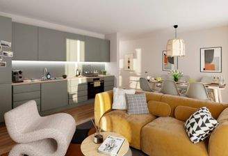 Ein hell erleuchtetes Wohnzimmer