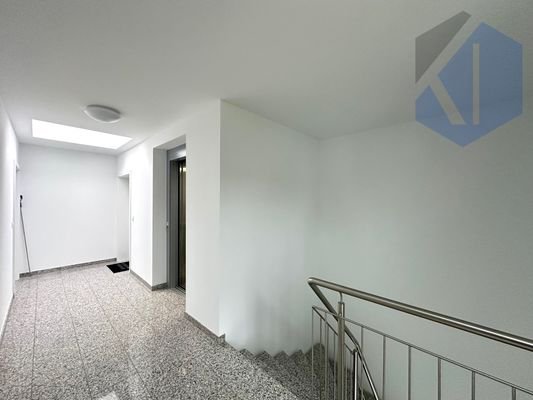 Treppenhaus Aufzug 2OG