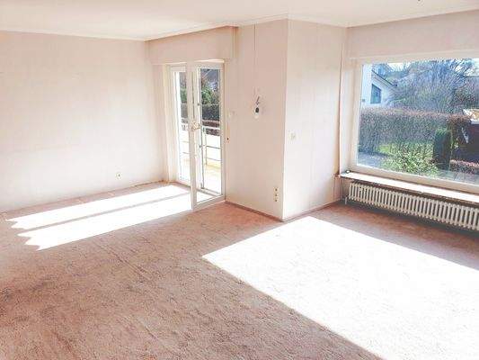 8 Geräumiges Wohnzimmer.jpg