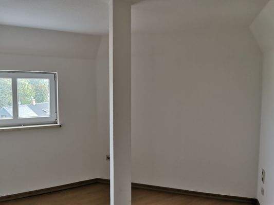 Kinderzimmer rechte Seite.jpg