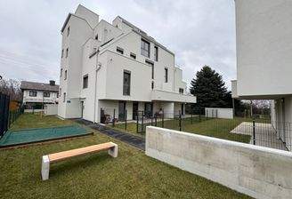 Gebäud_Stiege 2.jpg