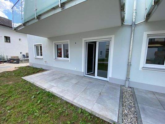 großzügige Terrasse.jpg