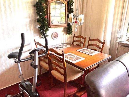 Eßplatz im Wohnzimmer