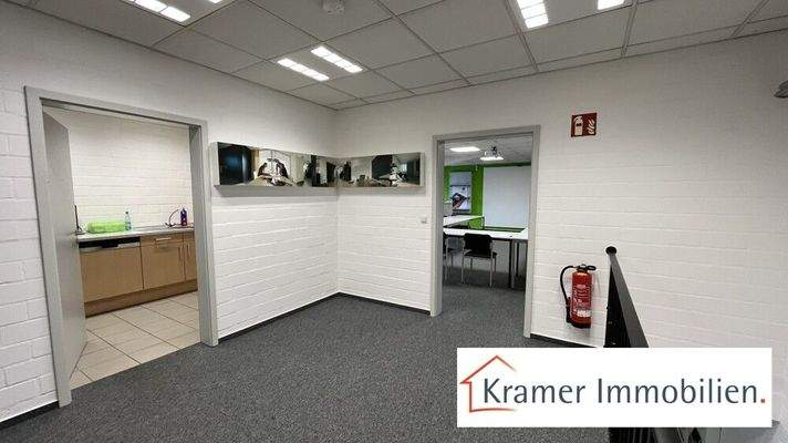 Aufgang Schulungsraum mit Küche (2)