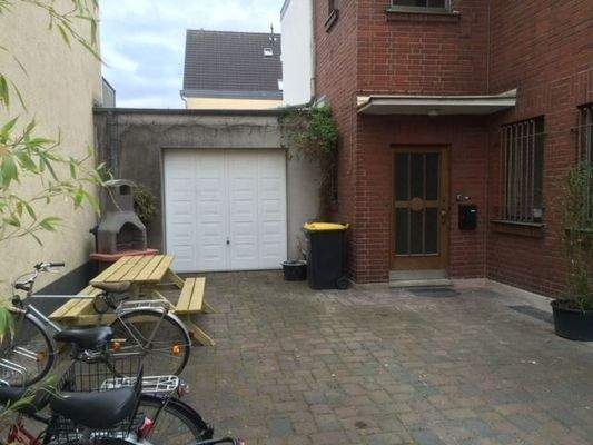 Innenhof mit Hauseingang