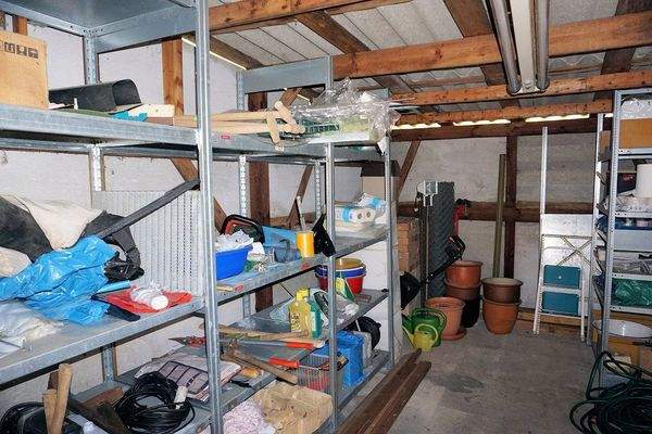 Gerätehaus innen (1).JPG