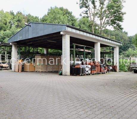 überdachter Lagerplatz