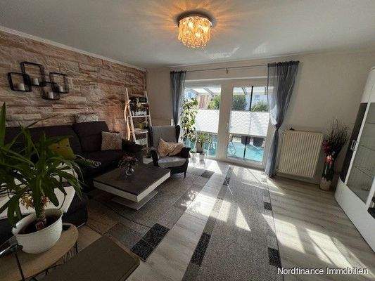 Wohnzimmer mit Ausgang zur Terrasse (2)