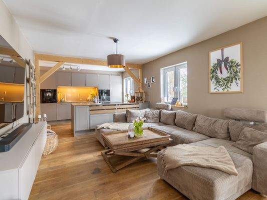 Wohnbereich mit Blick zur Küche