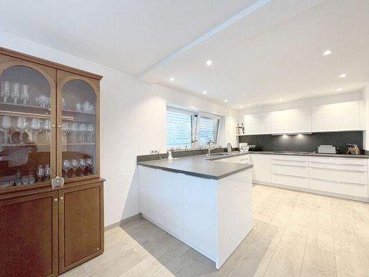 Blick vom Essbereich des EG zur Küche