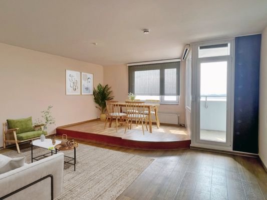 Wohn- und Esszimmer mit Balkon