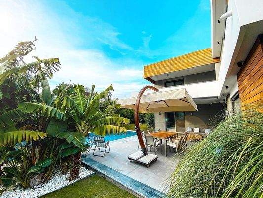 Detached Villa with Pool in Çeşme İzmir Close to Ilıca Beach