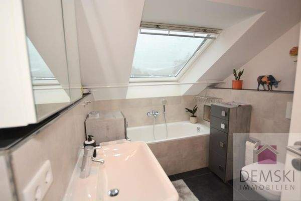 Wannenbad mit Fenster