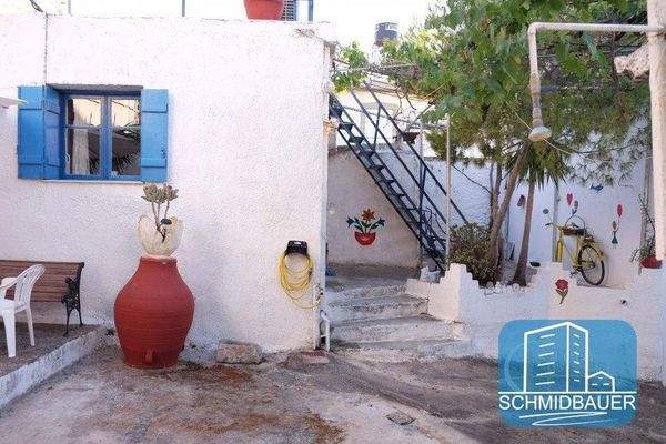 Kreta, Pompia: Traditionelles Haus in schöner Lage mit Innenhof zu verkaufen