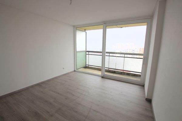 Schlafzimmer mit Zugang Balkon