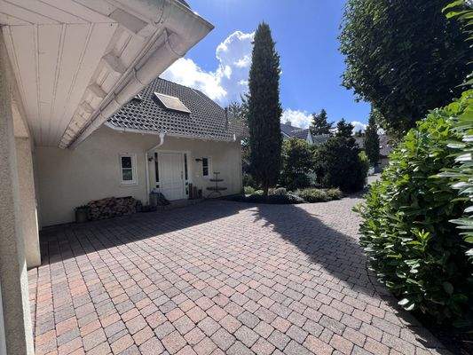 Haus mit Hofeinfahrt