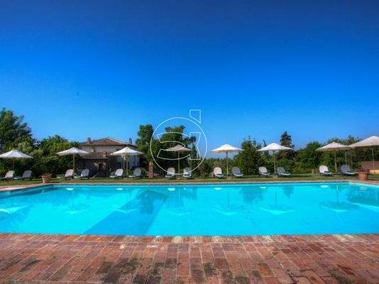 Anwesen mit 13 Schlafzimmern