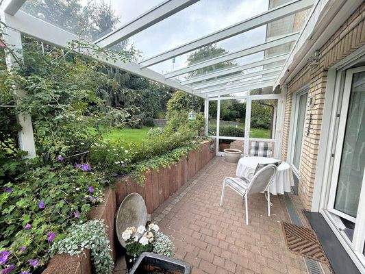 mit überdachter Terrasse