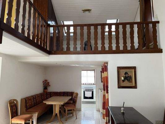 Blick vom Treppenaufgang mit Galereie