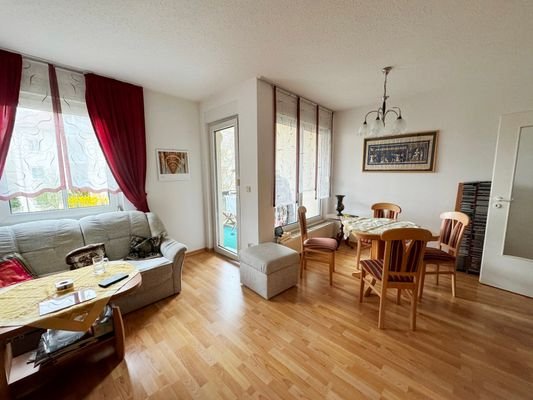Wohnzimmer mit Essecke