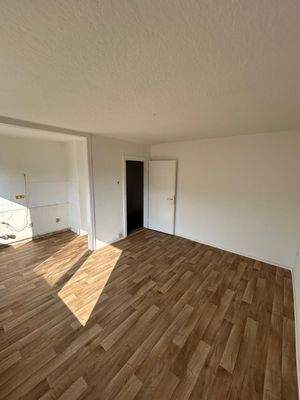 Wohnzimmer mit Kochnische.jpg