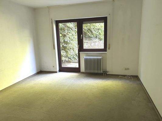 Erdgeschoss : Zimmer mit Zugang zur Terrasse