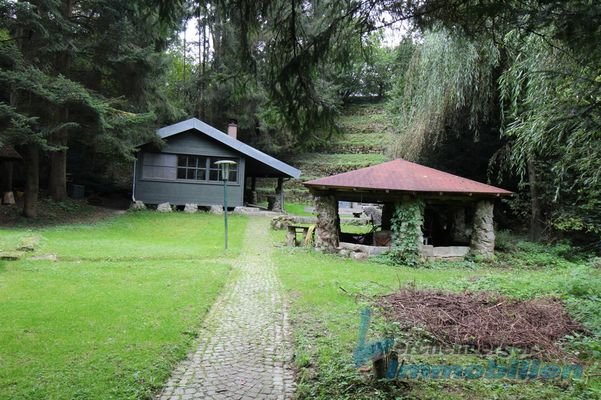 Hütte und Pavillon.jpg