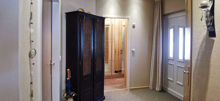 Flur / Hauseingangstür