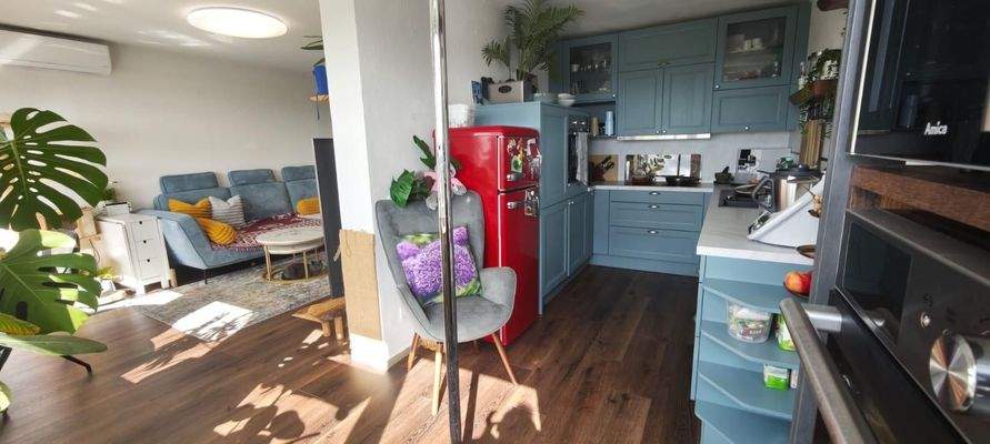 Küche mit Wohnbereich