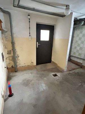 Keller mit Gartenzugang und extra Dusche