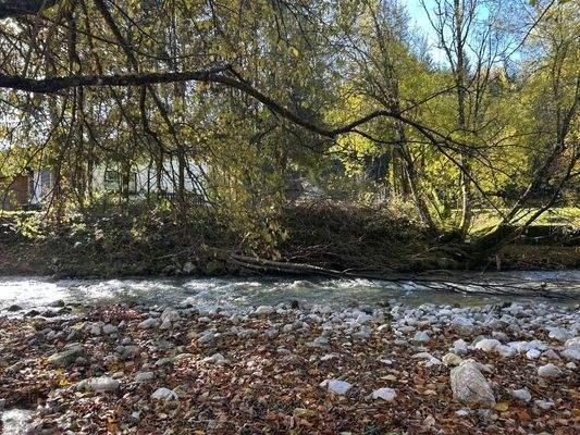 direkt am Bach