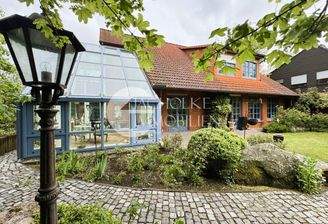 Exklusiver Gartenblick mit Wintergarten