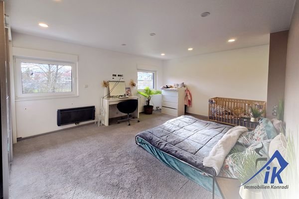 Schlafzimmer DG