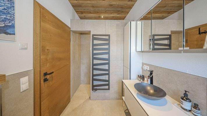 KITZIMMO-Exklusive Haushälfte in Ruhelage mit Bergblick kaufen - Immobilien Waidring.