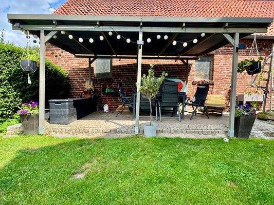 Überdachte Terrasse zur EG rechts Wohnung