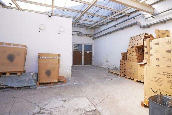 Zugang Lager vom Hof