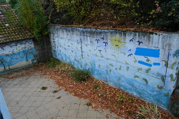 Ansicht Terrasse mit Mauer