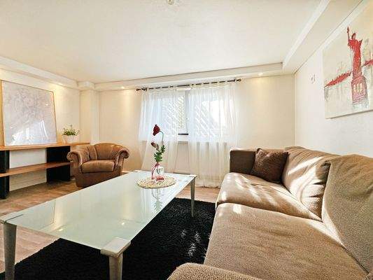 Wohnzimmer (Kellergeschosswohnung)
