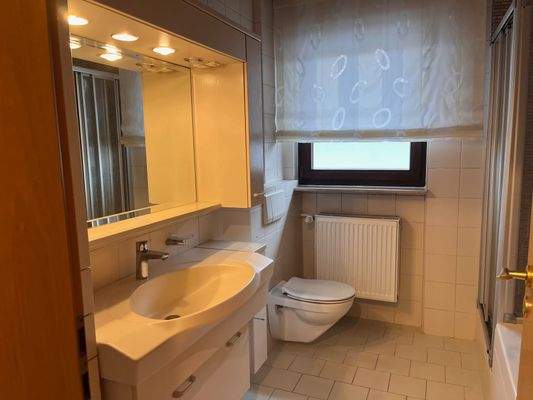 Badezimmer OG 1.jpeg