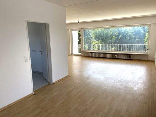 OG: großzügiger Wohn- und Essbereich.JPG