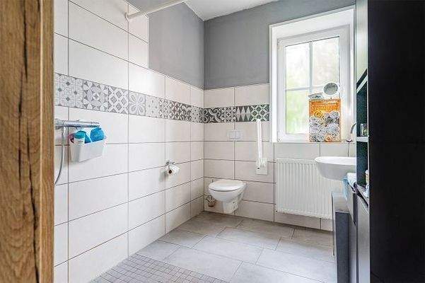 Badezimmer im Erdgeschoss