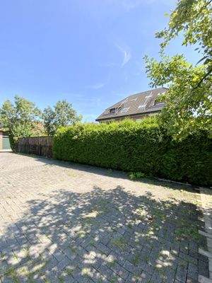 die Rückansicht des Gebäudes