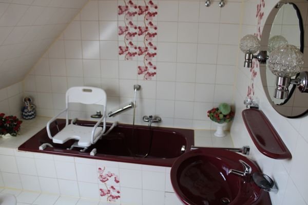 BadezimmerWanne.JPG
